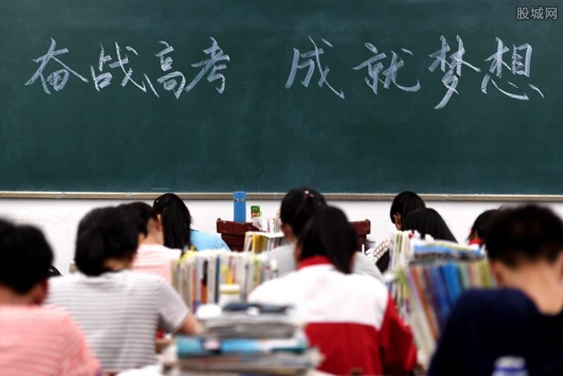 高考数学难吗？考生的回答让人心疼 一点都不简单！「考生」